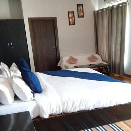 Vrindavan Dreams Hotel And Suites Екстериор снимка