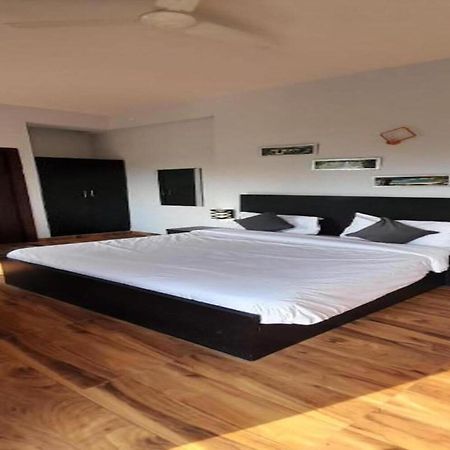 Vrindavan Dreams Hotel And Suites Екстериор снимка