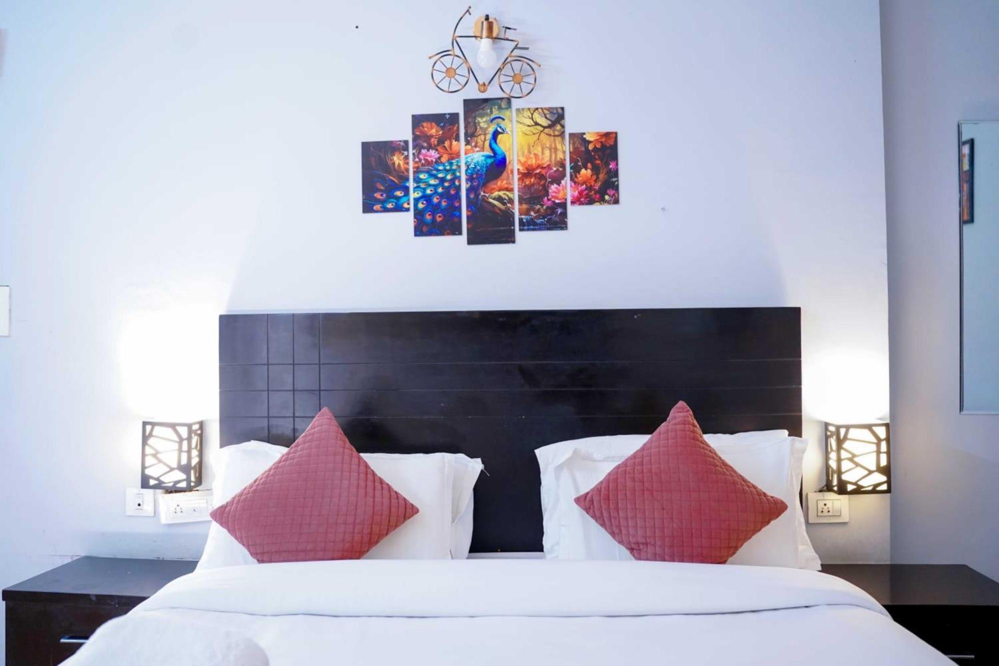 Vrindavan Dreams Hotel And Suites Екстериор снимка