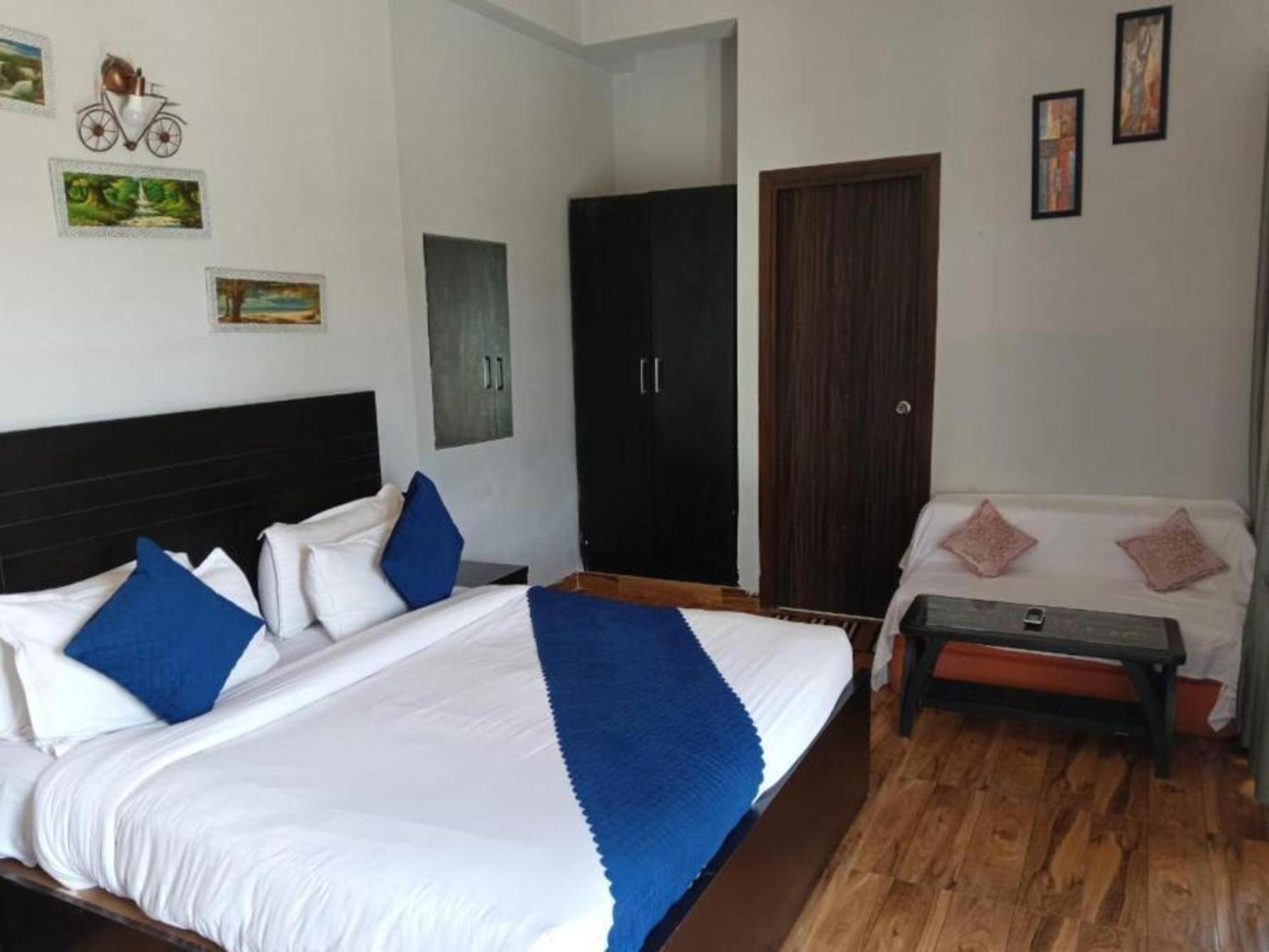 Vrindavan Dreams Hotel And Suites Екстериор снимка
