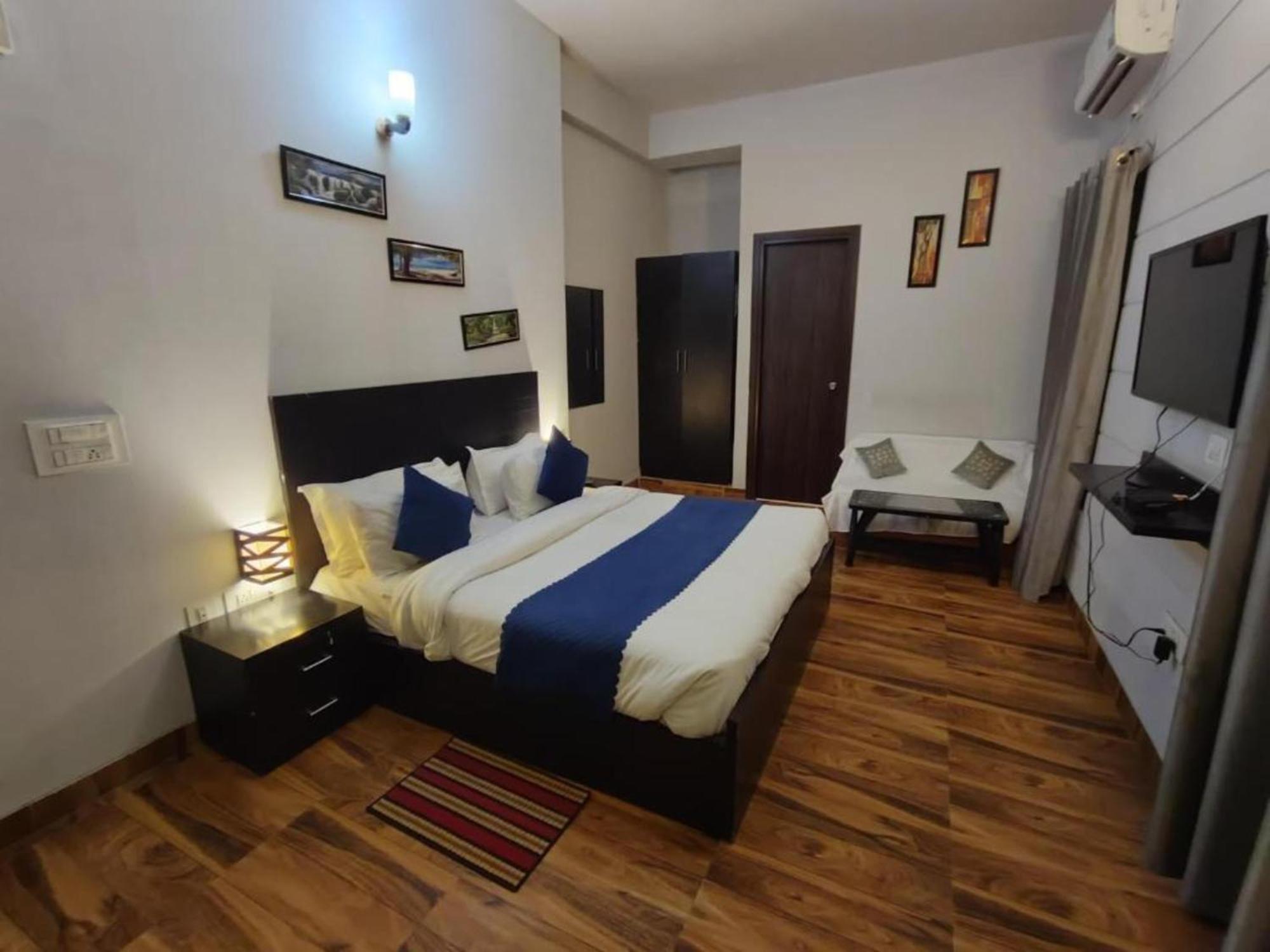 Vrindavan Dreams Hotel And Suites Екстериор снимка