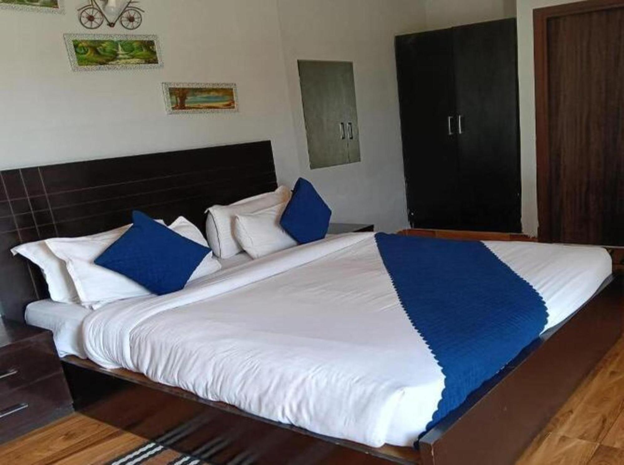 Vrindavan Dreams Hotel And Suites Екстериор снимка