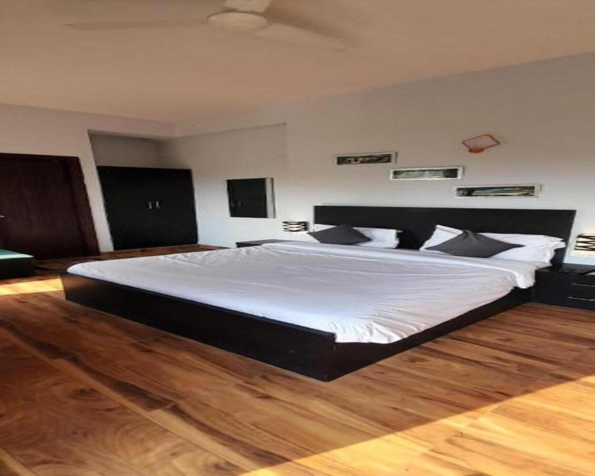 Vrindavan Dreams Hotel And Suites Екстериор снимка
