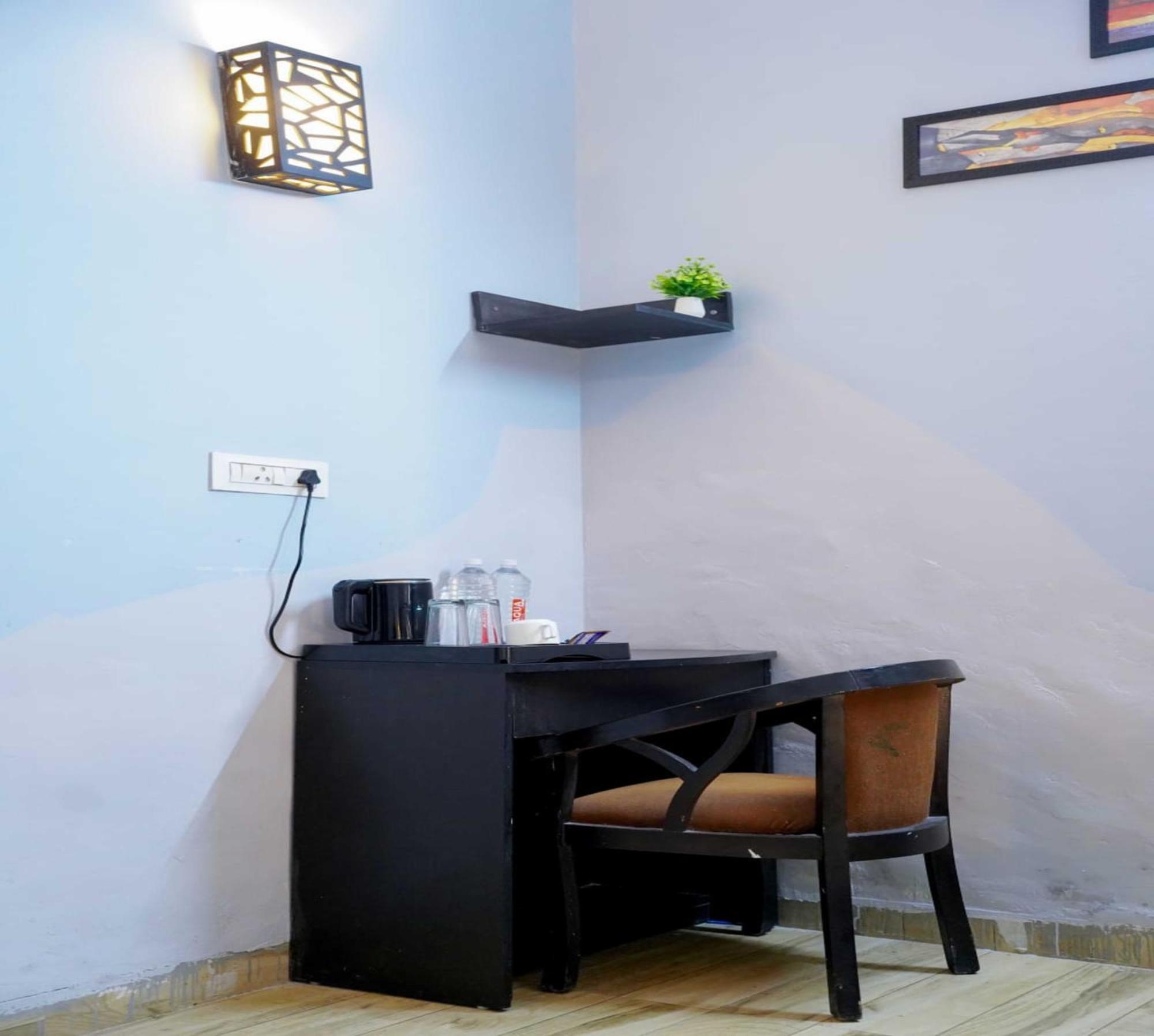 Vrindavan Dreams Hotel And Suites Екстериор снимка