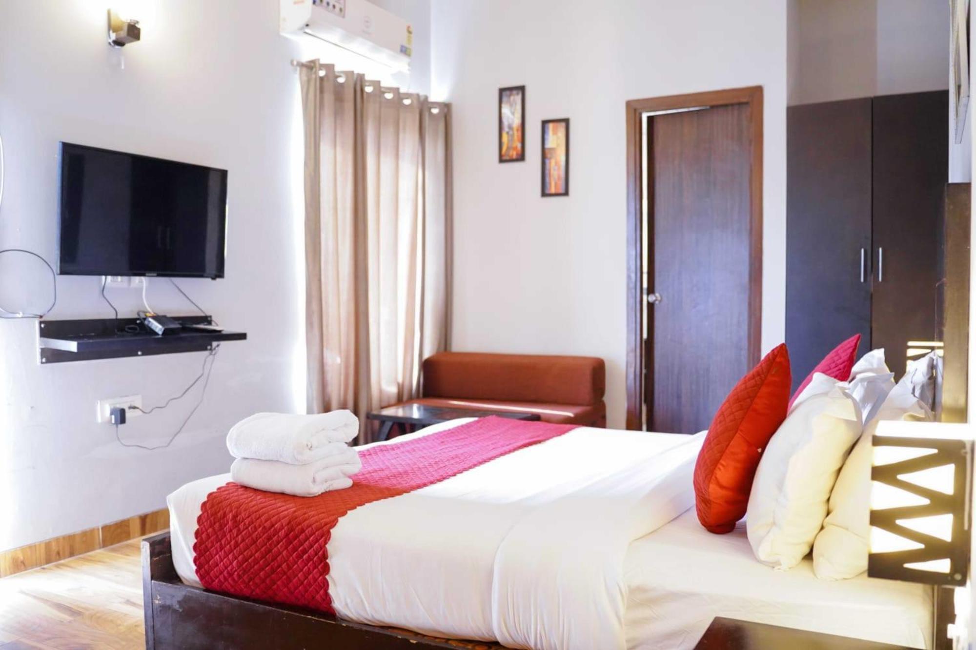 Vrindavan Dreams Hotel And Suites Екстериор снимка