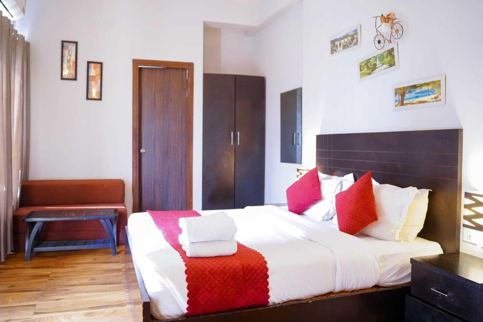 Vrindavan Dreams Hotel And Suites Екстериор снимка