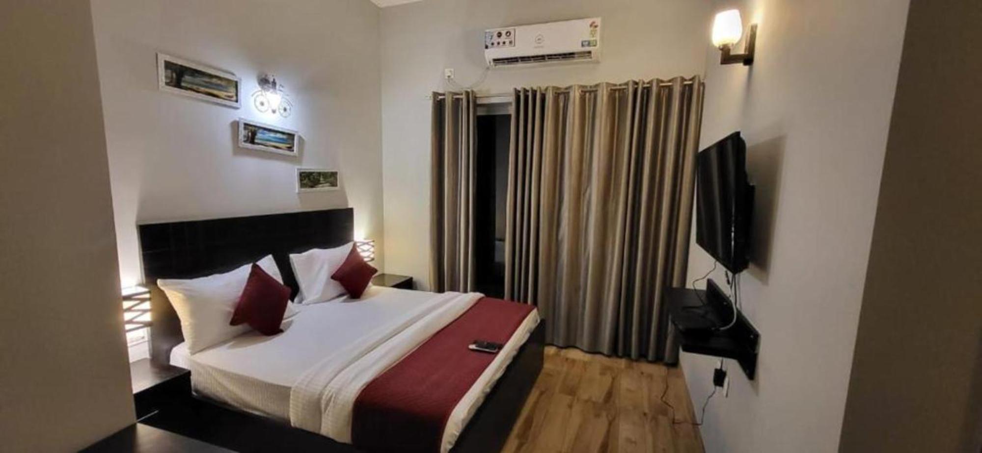 Vrindavan Dreams Hotel And Suites Екстериор снимка