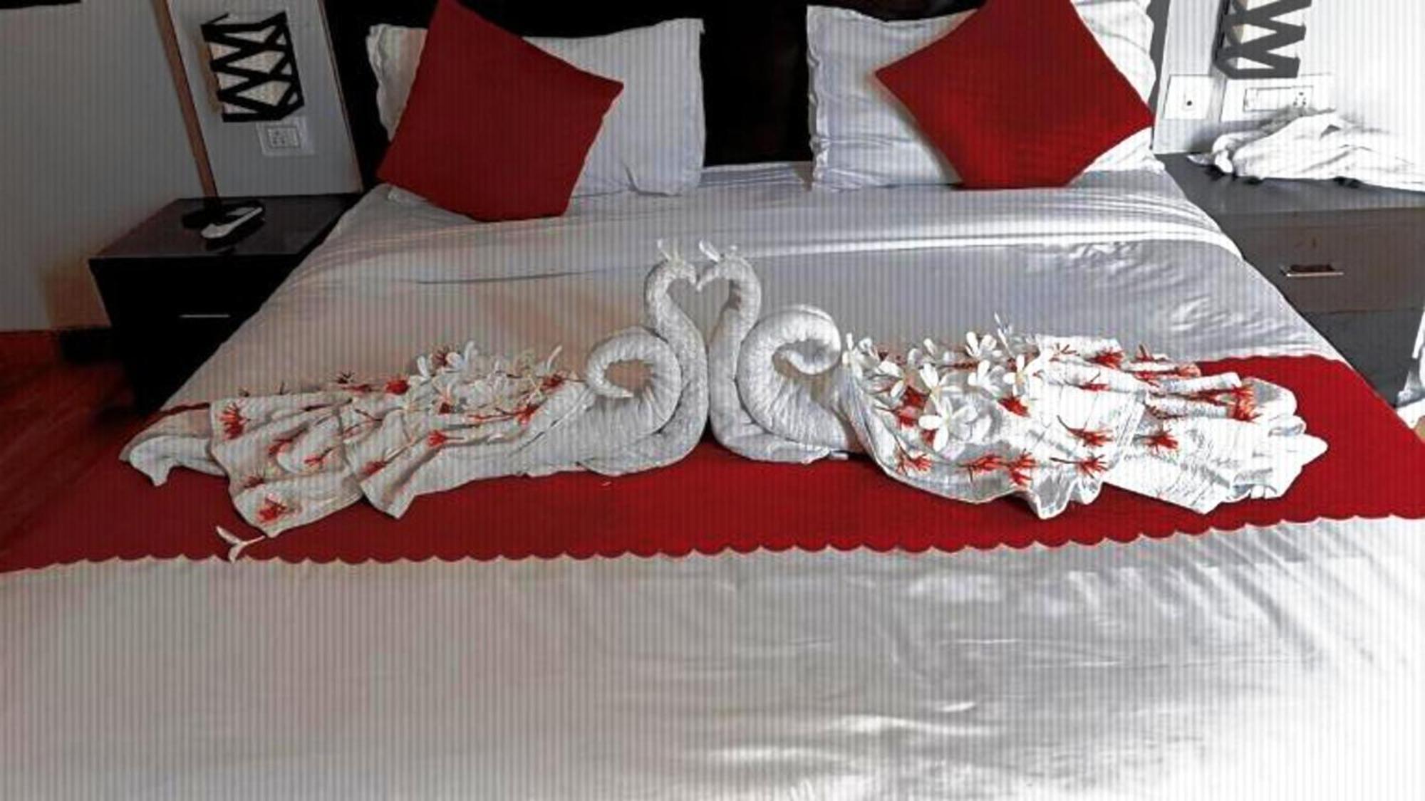 Vrindavan Dreams Hotel And Suites Екстериор снимка