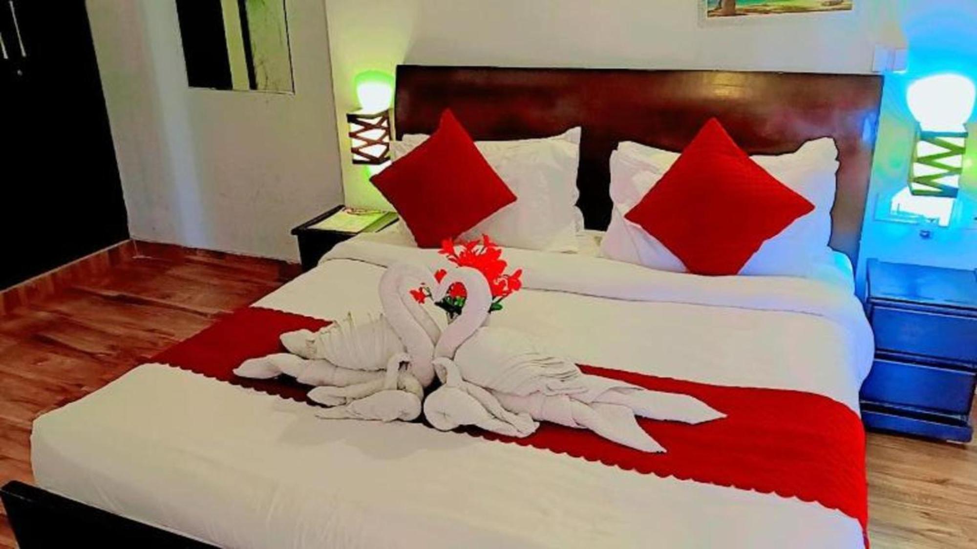 Vrindavan Dreams Hotel And Suites Екстериор снимка