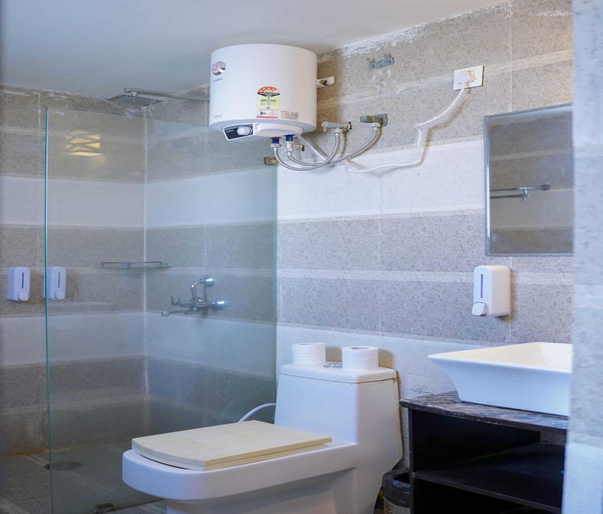 Vrindavan Dreams Hotel And Suites Екстериор снимка