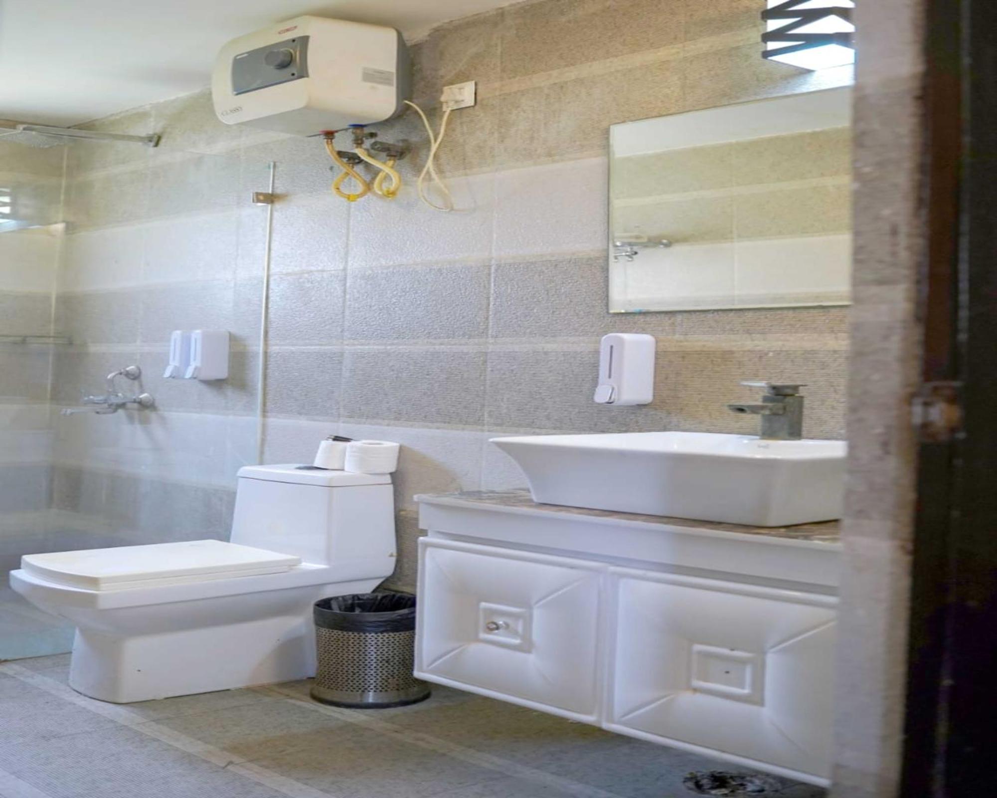 Vrindavan Dreams Hotel And Suites Екстериор снимка