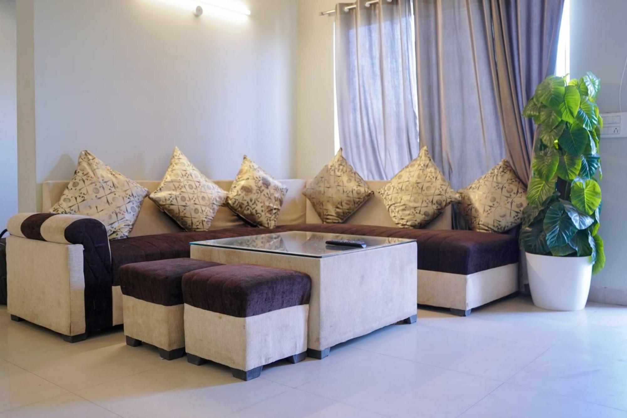 Vrindavan Dreams Hotel And Suites Екстериор снимка
