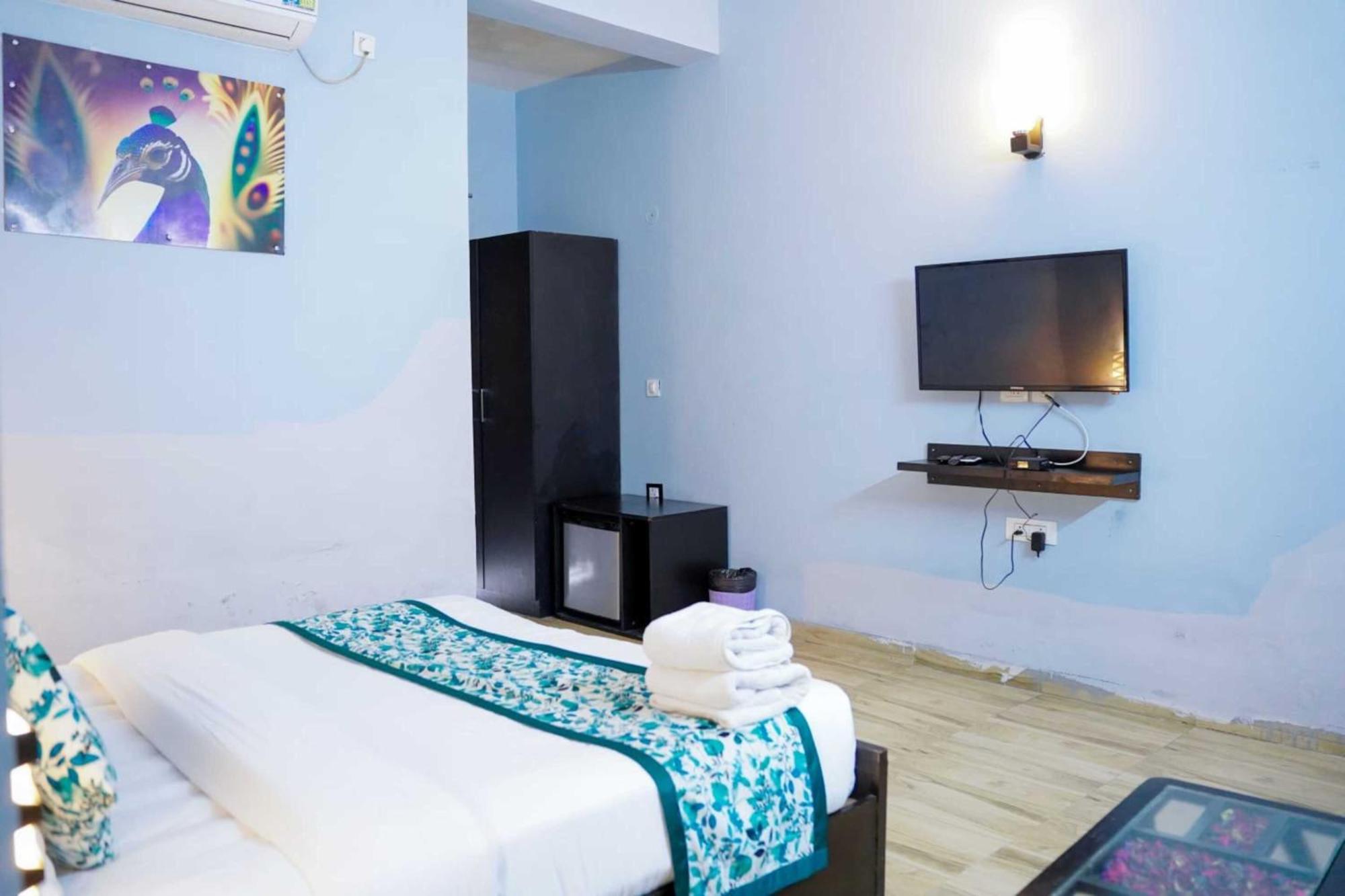 Vrindavan Dreams Hotel And Suites Екстериор снимка