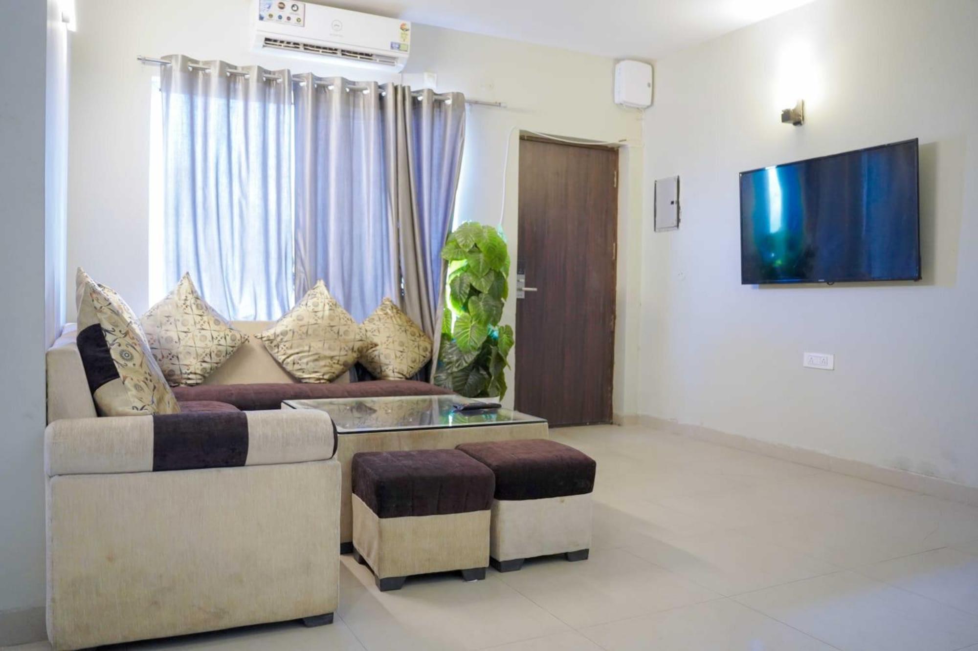 Vrindavan Dreams Hotel And Suites Екстериор снимка