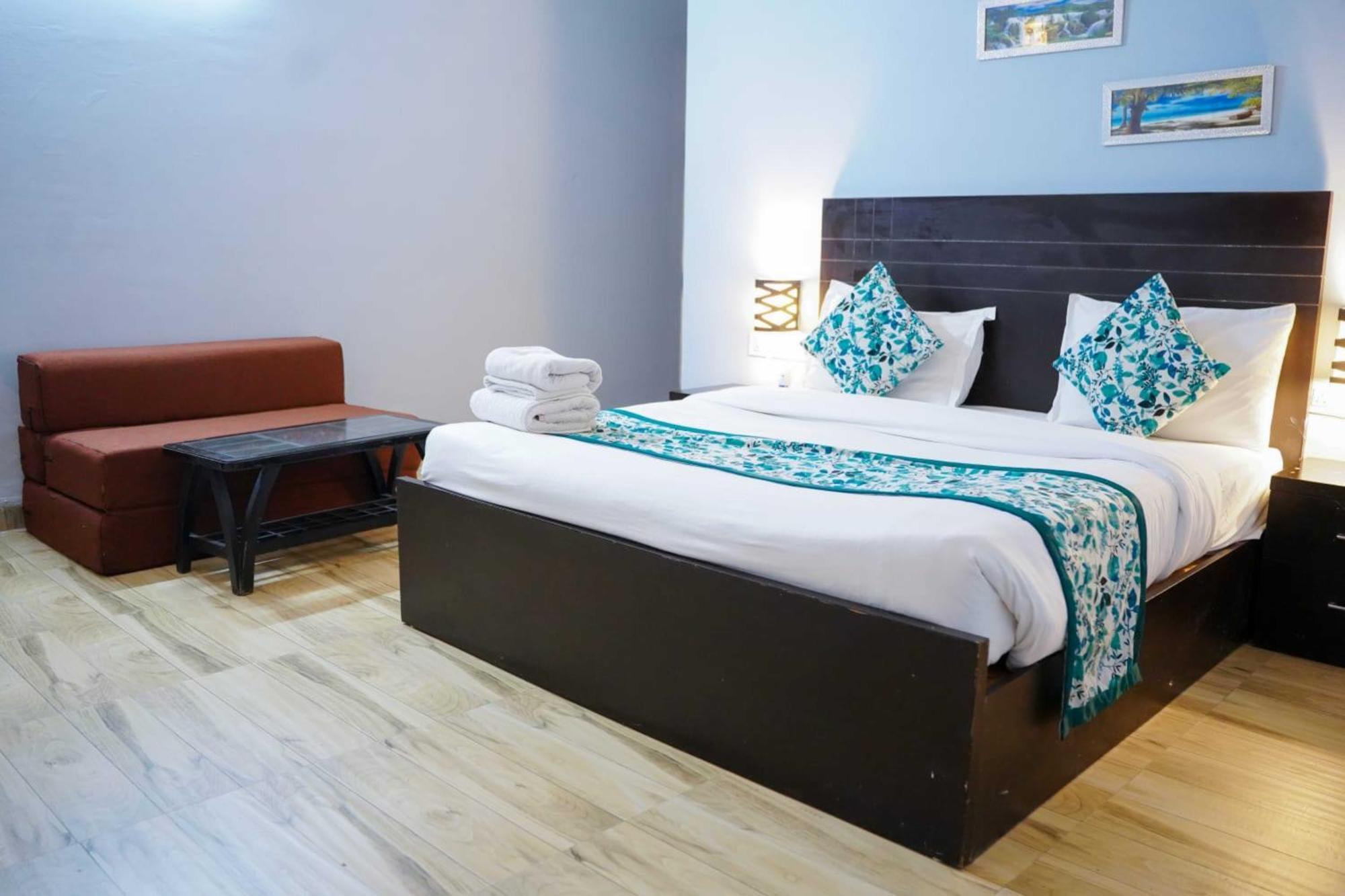 Vrindavan Dreams Hotel And Suites Екстериор снимка