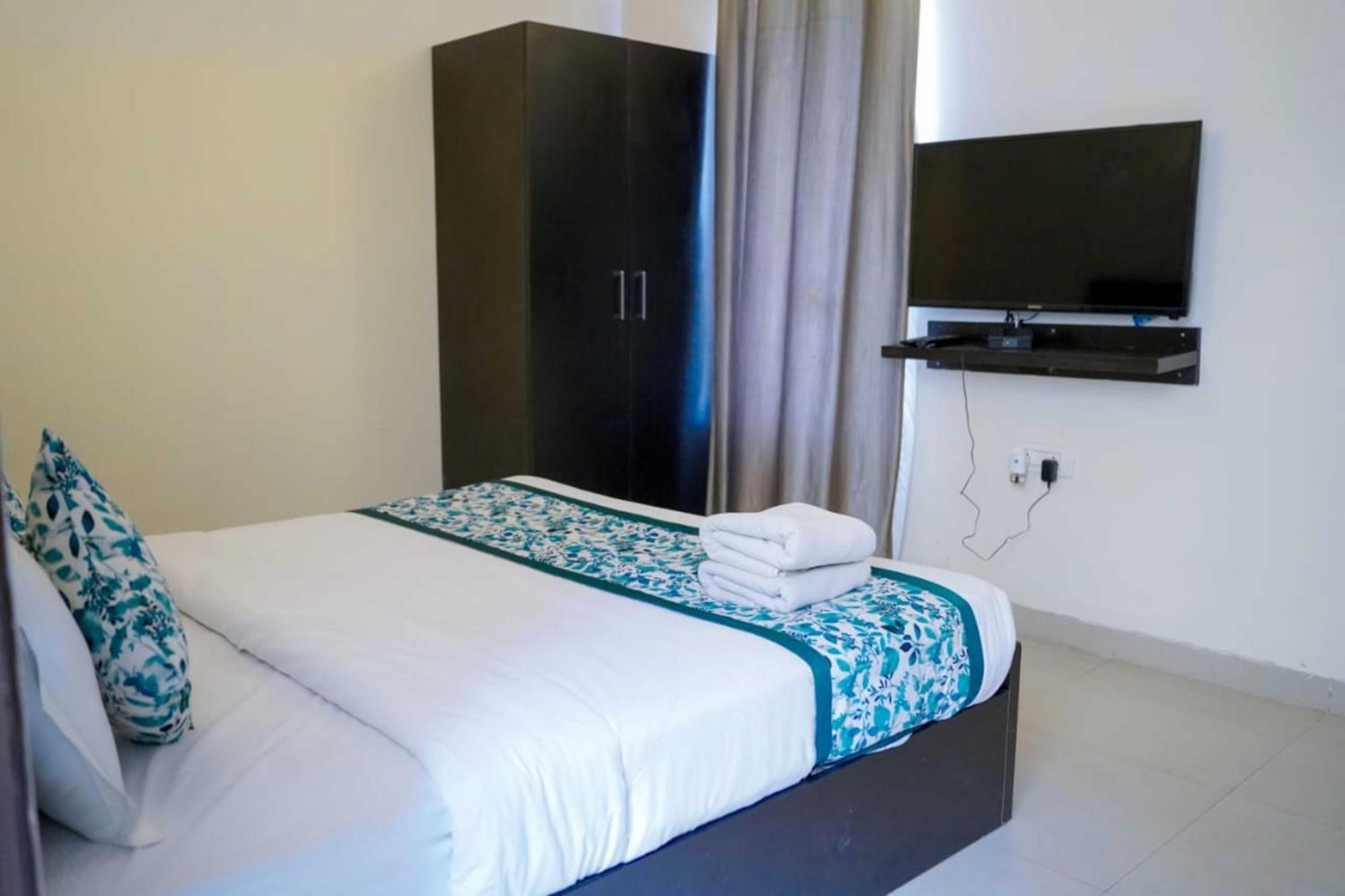 Vrindavan Dreams Hotel And Suites Екстериор снимка