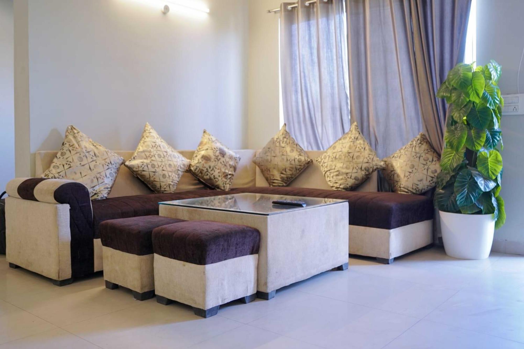 Vrindavan Dreams Hotel And Suites Екстериор снимка