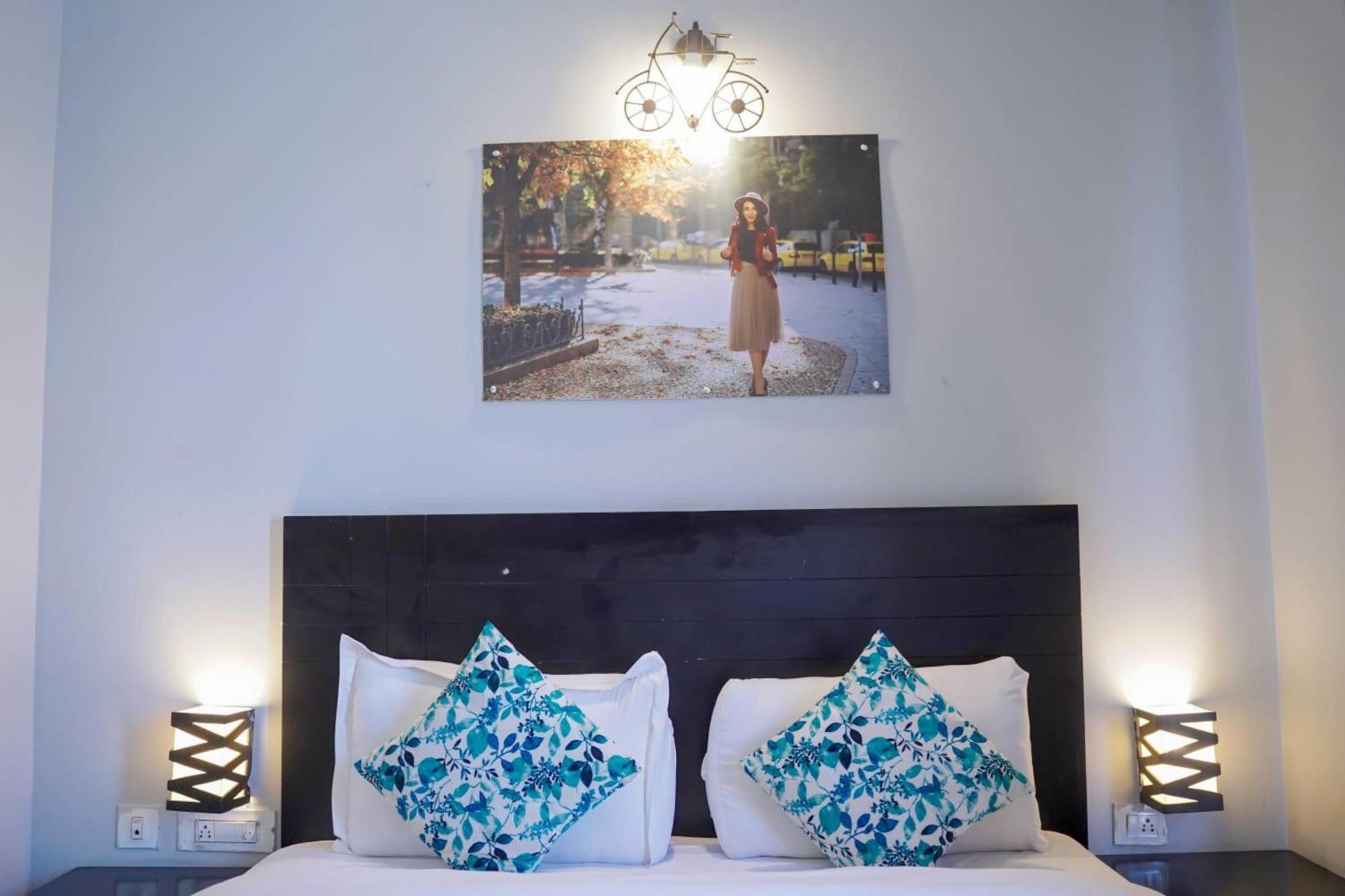 Vrindavan Dreams Hotel And Suites Екстериор снимка