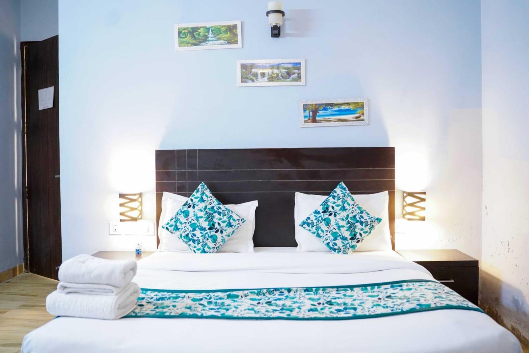 Vrindavan Dreams Hotel And Suites Екстериор снимка