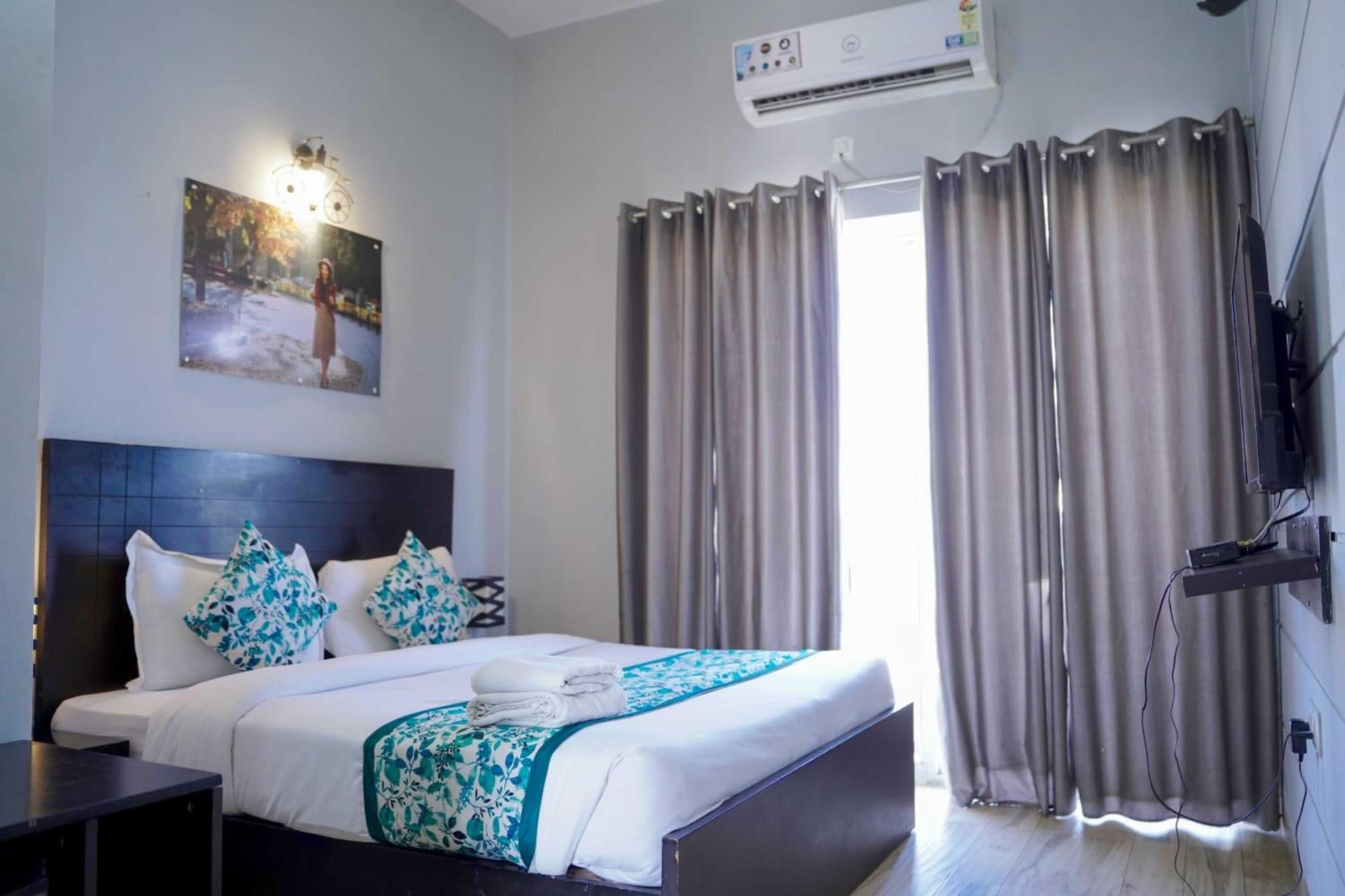 Vrindavan Dreams Hotel And Suites Екстериор снимка
